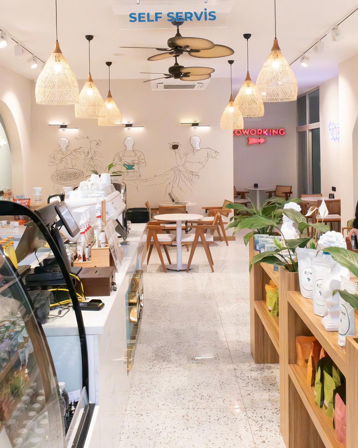 Romm Coffee self servis reyonu